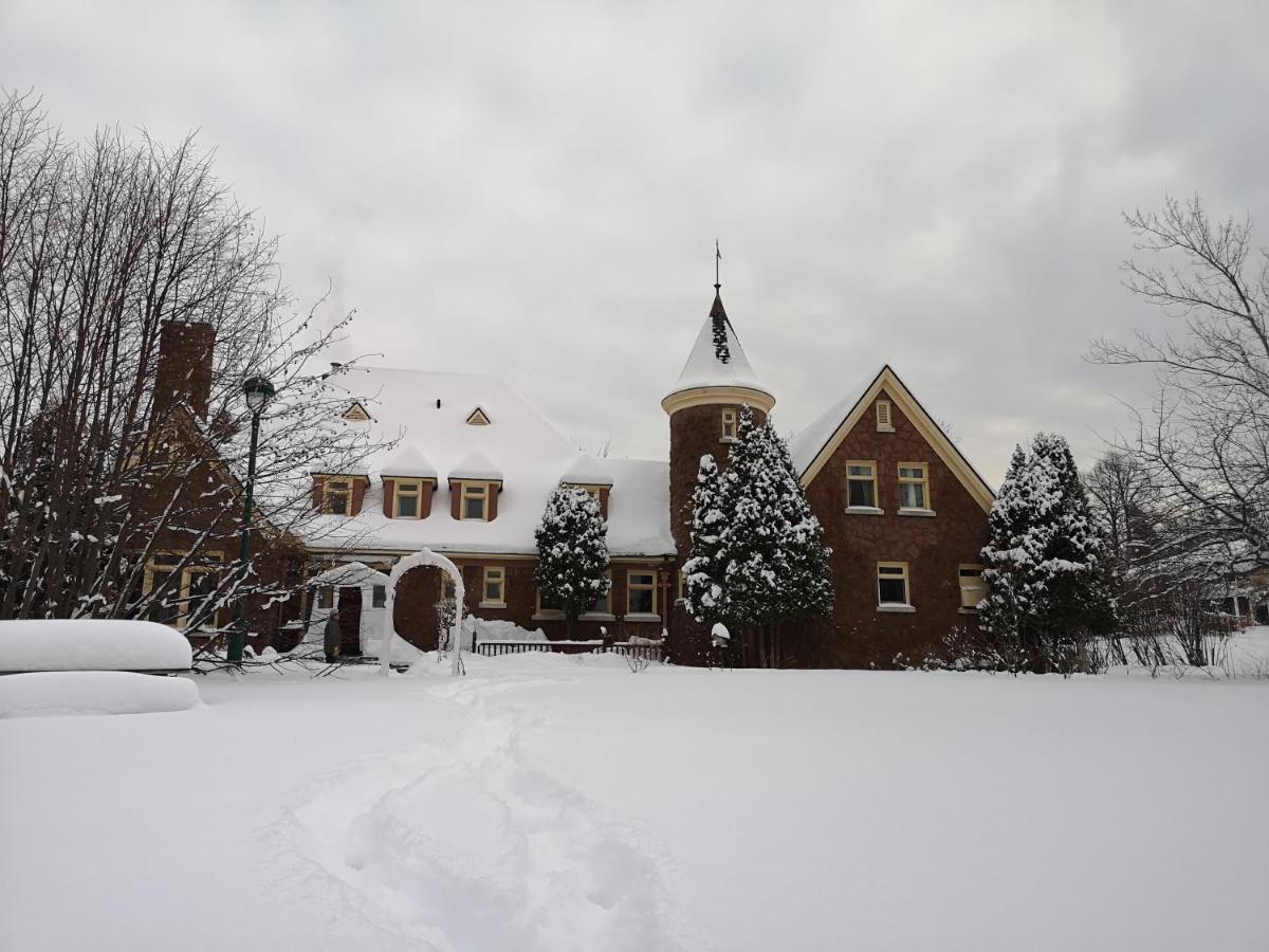 Chateau Murdock Gite Et Esthetique 1950 Chicoutimi エクステリア 写真